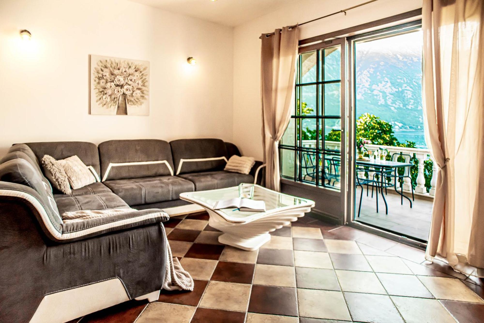 Chantal Apartment *