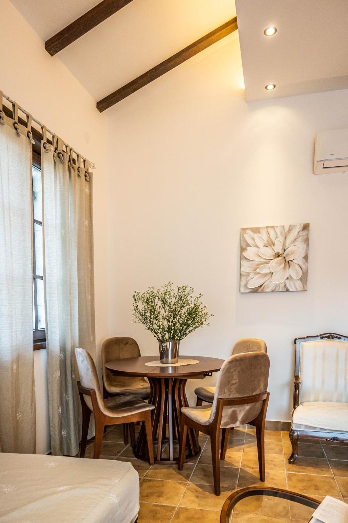 Chantal Apartman *